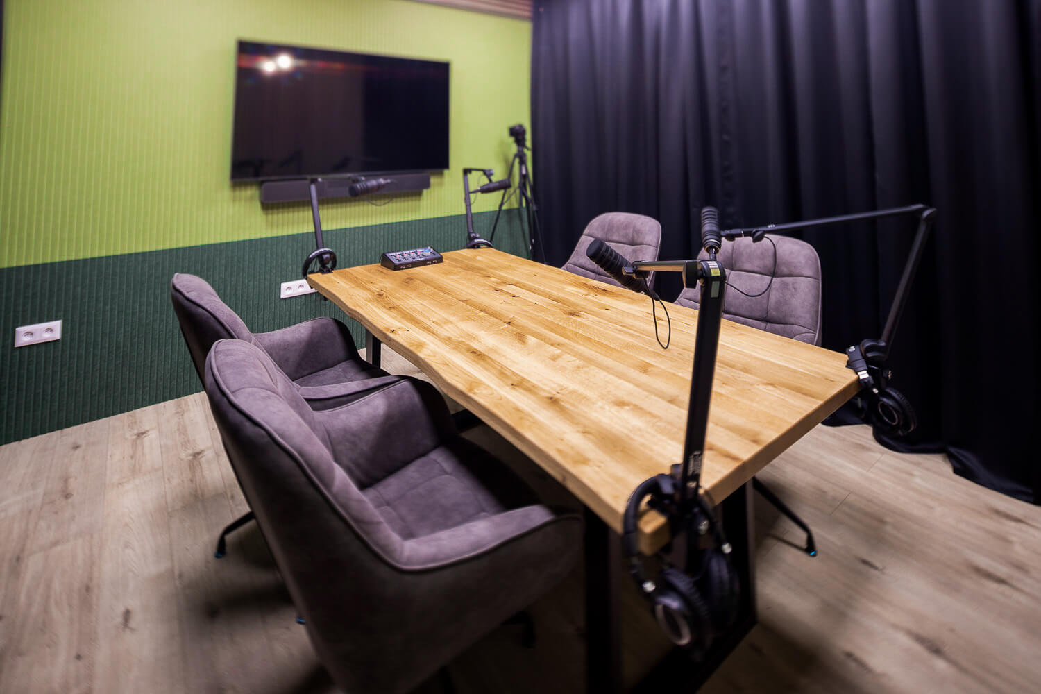 Avocast-referencia-studio